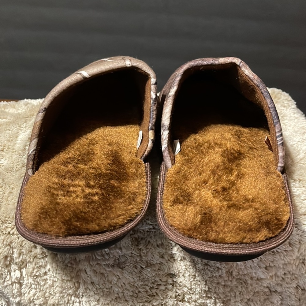 Men's Realtree Pattern Slide On Slippers - Picture 3 of 11